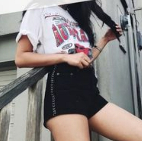 Black high waisted shorts - Picture 2 of 4